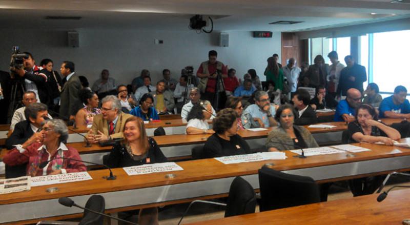 Figueiró quer fim da cobrança de inativos    