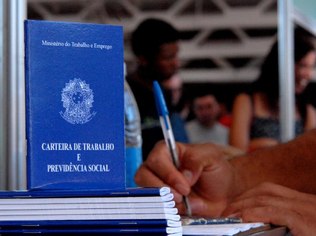 Altera a Instrução Normativa SRF nº 241, de 6 de novembro de 2002, que dispõe sobre o regime especial de entreposto aduaneiro na importação e na exportação