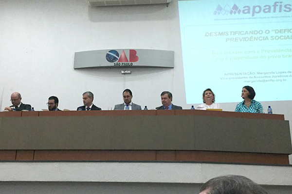 Conselheira da APAFISP denuncia falácia do deficit da Previdência em Piracicaba