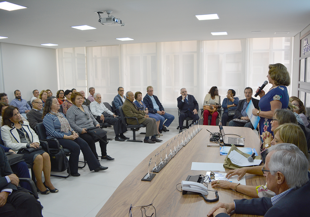 APAFISP homenageia associados e ex-presidentes em reinauguração do Auditório do 4º Andar