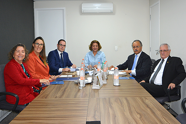 Representantes de escritório de advocacia Innocenti propõem parceria com APAFISP