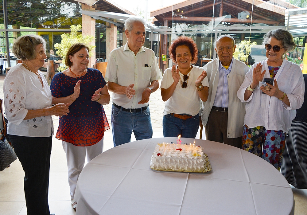 Aniversariantes de setembro são homenageados em Almoço Mensal