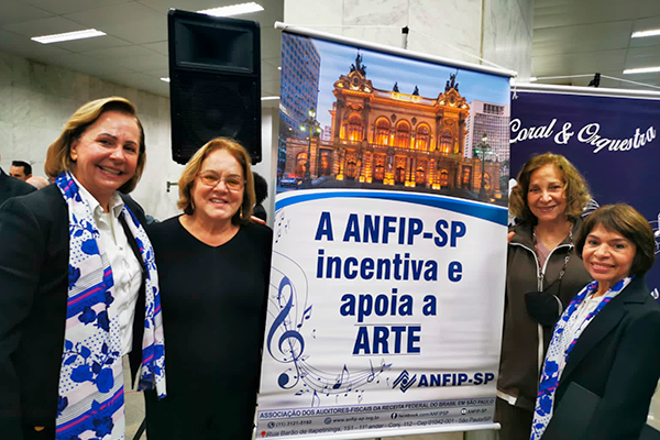 ANFIP-SP prestigia apresentação do Coral Cantando Oitavas em homenagem ao Dia dos Pais