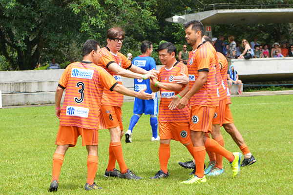 ABC goleia Ararario/Aramar por 7 a 1 na final e leva título invicto do Campeonato de Futebol