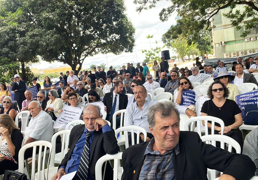 Diretor da APAFISP participa de ato público pelo reajuste do Vencimento Básico e bônus integral