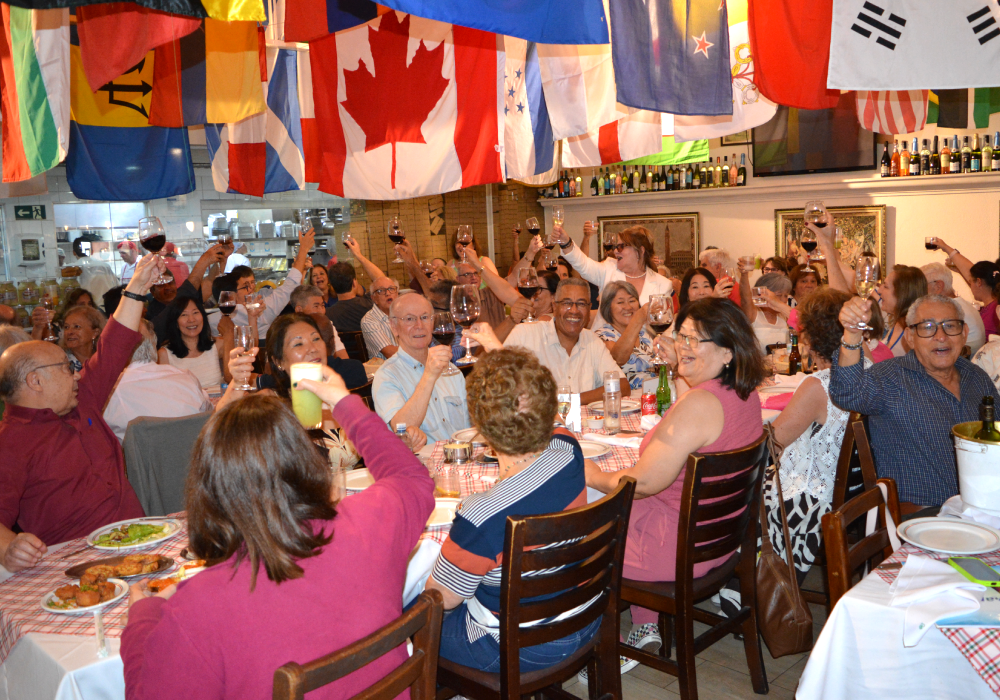 APAFISP realiza almoço de confraternização de 2025 em cantina italiana com mais de cem participantes